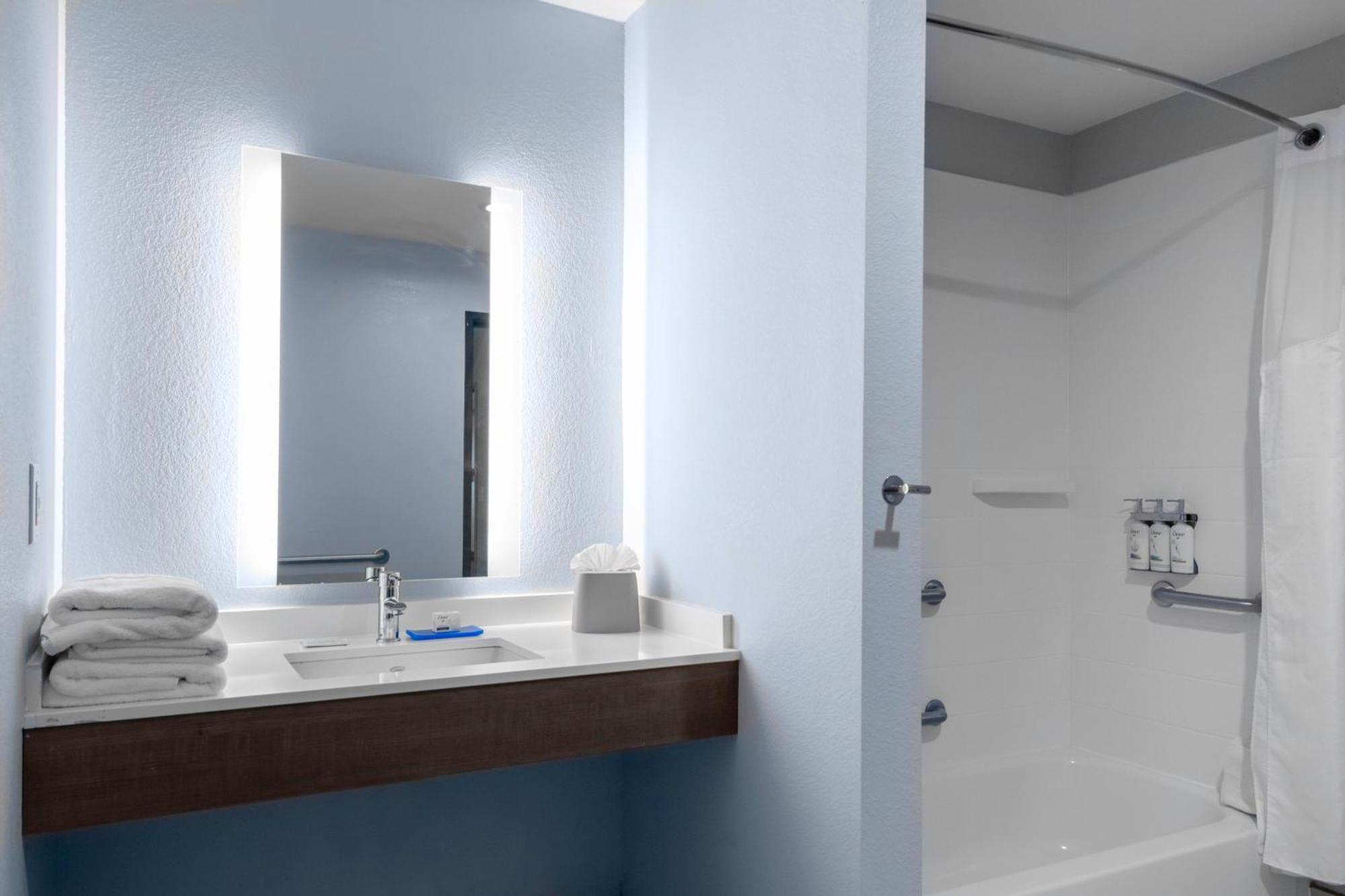Hotel Express & By Ihg 3*